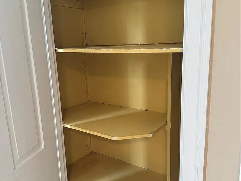 328 W Broad St — Photo 17