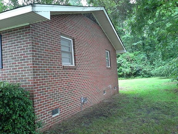 3rd image of 550 Woodbine Dr
