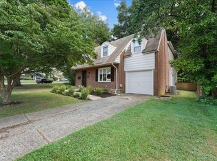 67 Lownes Ln, Springfield, PA 19064