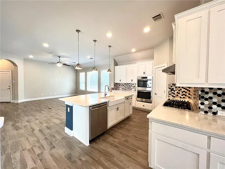 197 Santa Maria St — Photo 13