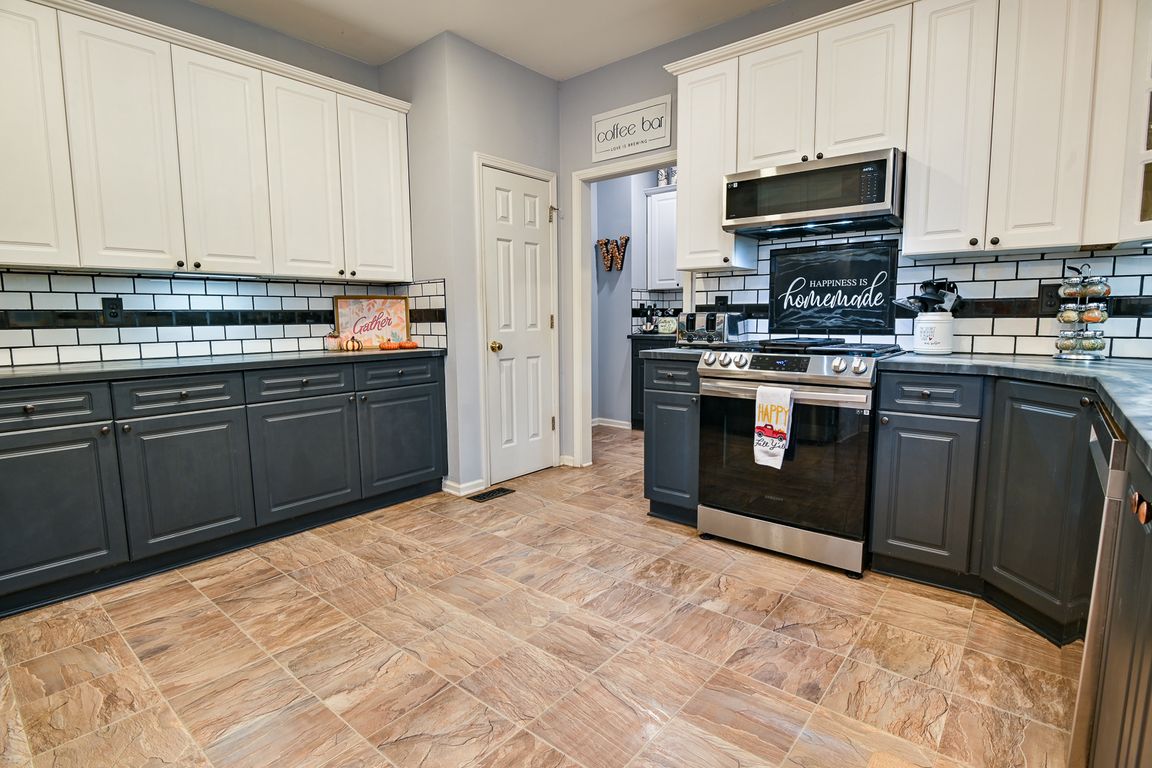 next background image