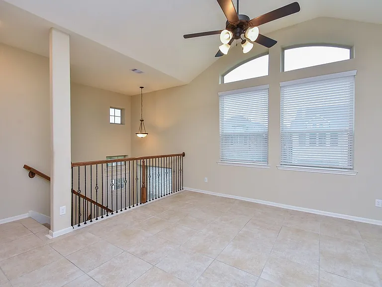 23322 Del Rosso St — Photo 6