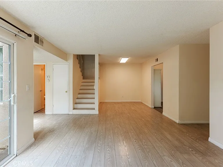 19111 Hamlin St — Photo 11