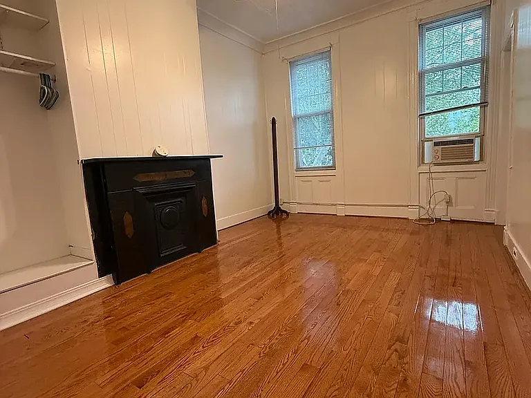 992 Hart St #2F — Photo 4