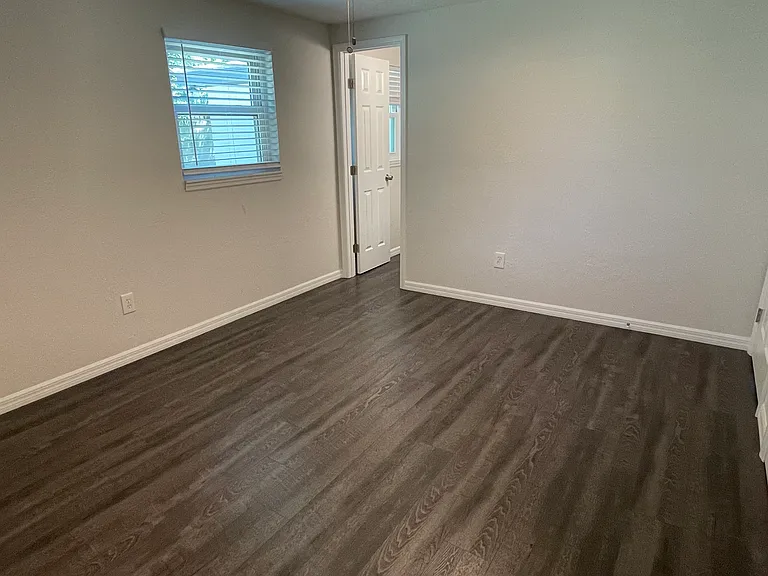 1805 N Manhattan Ave — Photo 16
