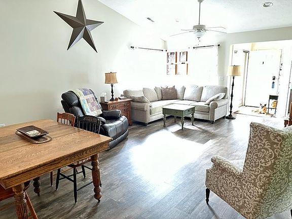 4th image of 4 Greenhedge Cir