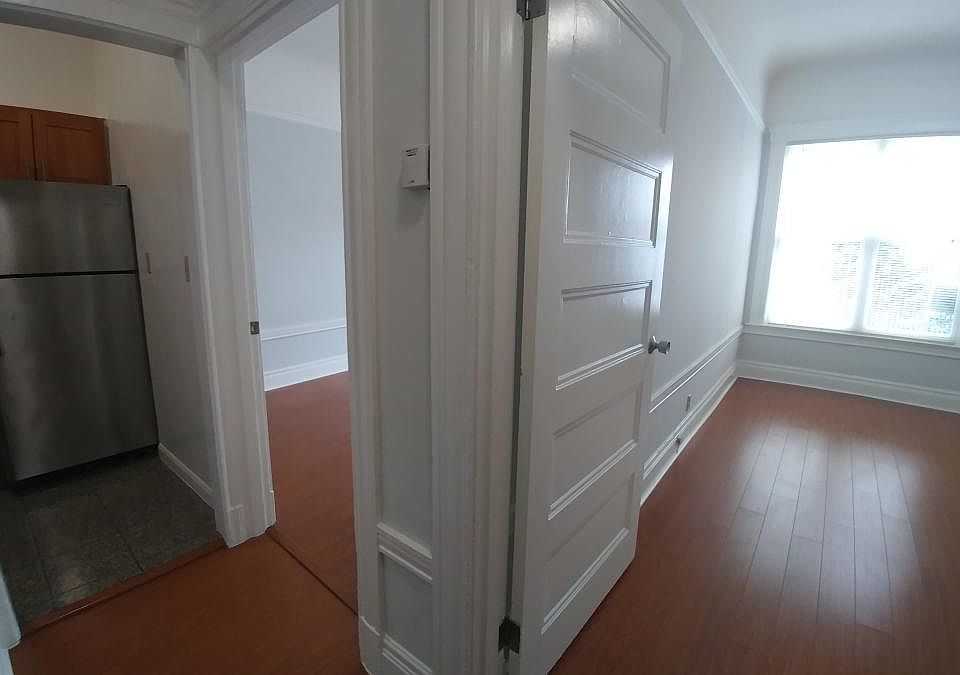 1st image of 900 Oak St APT 6