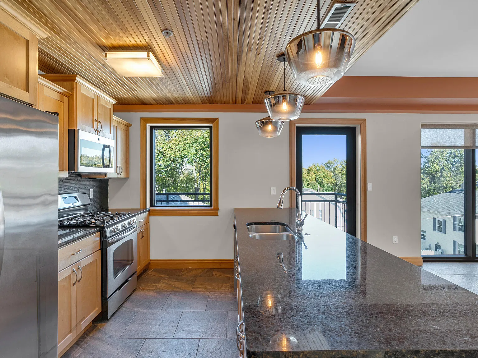 2 bed, 2.0 bath, $2,300 — Photo 2
