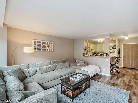 3rd image of 211 E Ohio St APT 1723