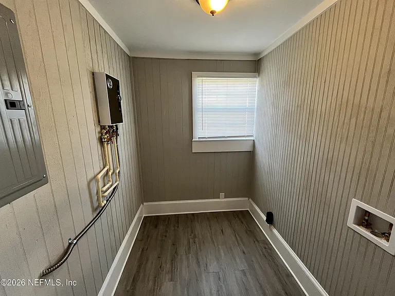 2105 Gilmore St — Photo 11