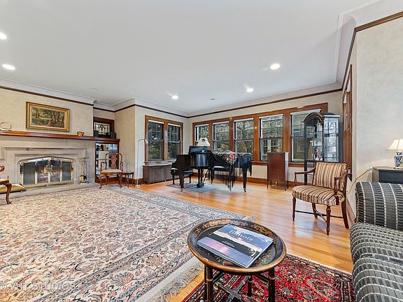 5th image of 935 Bonnie Brae Pl