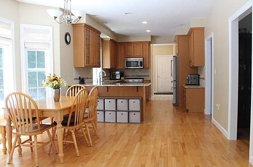 3rd image of 40 Hardwick Rd