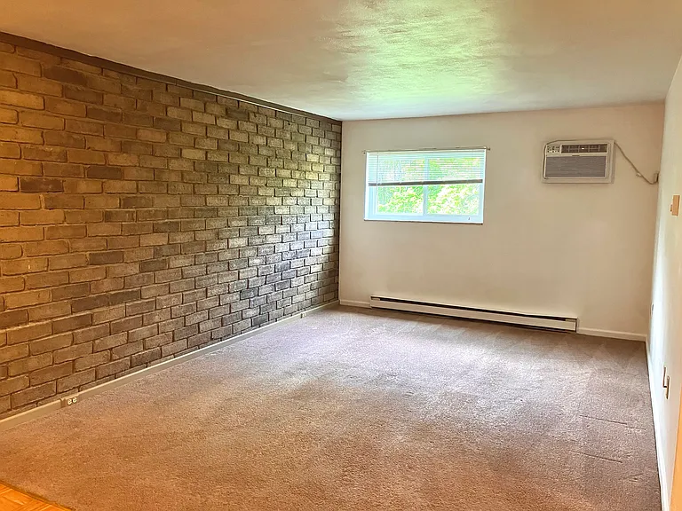 61 Colonial Manor Rd — Photo 6