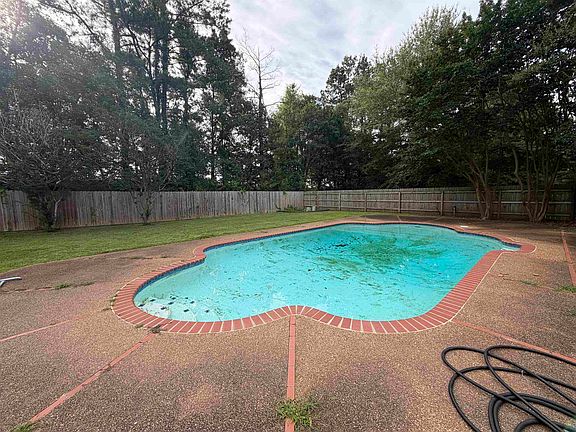 3rd image of 956 Rolling Oaks Ln