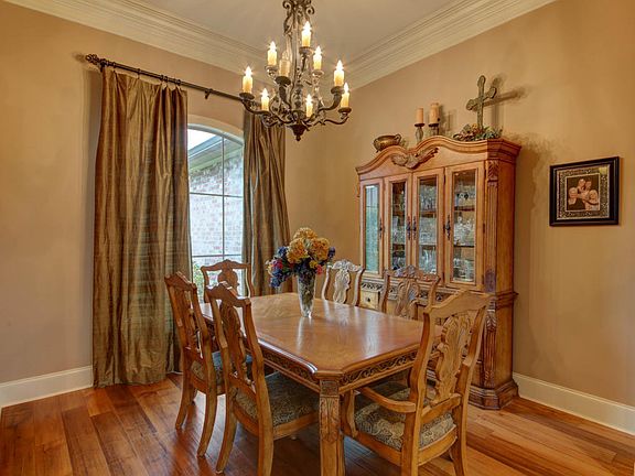 5th image of 411 Bluebonnet Dr