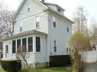 95 Garden St, Roslyn Heights, NY 11577