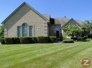 6100 Whispering Meadows Dr, White Lake, MI