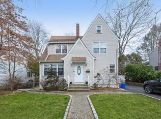39 Park Ave, Cresskill, NJ 07626