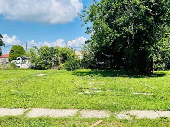 Saint Vincent St, Donaldsonville, LA 70346