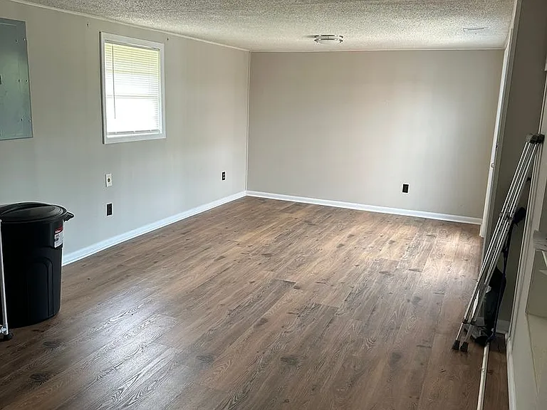 1603 Eleanor St — Photo 3
