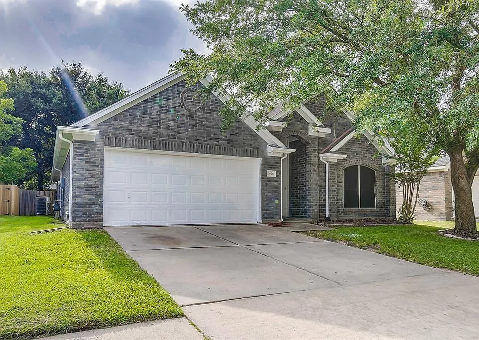 3026 Silver Spring Trl