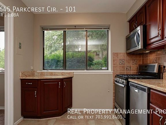 4th image of 1645 Parkcrest Cir APT 101