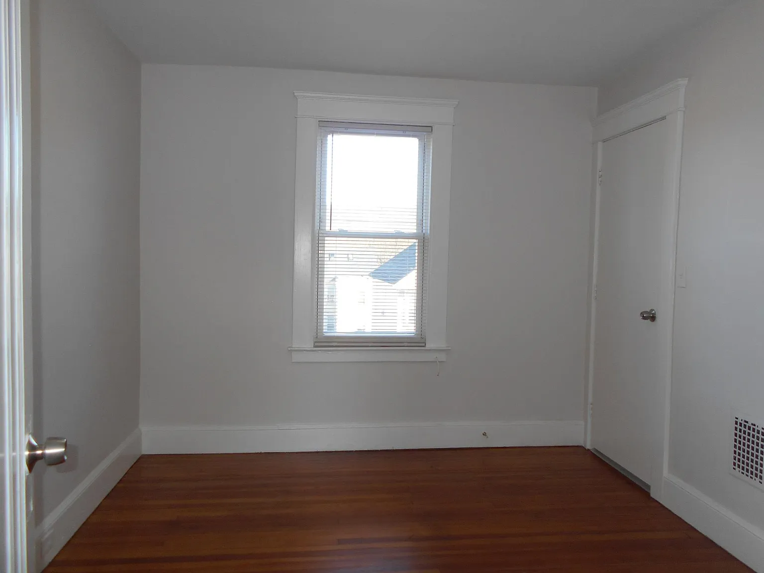 2 bed, 883 sqft, $1,550 — Photo 2