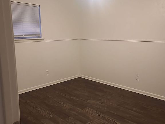 3rd image of 901 Harley Dr #C