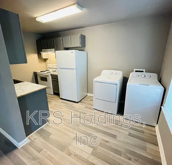 318 E Little Creek Rd #B — Photo 2