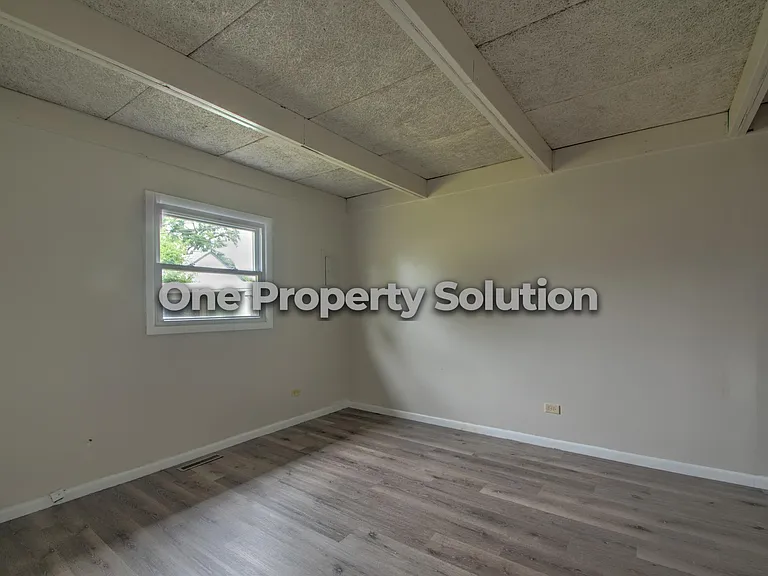 1327 Logan St — Photo 8