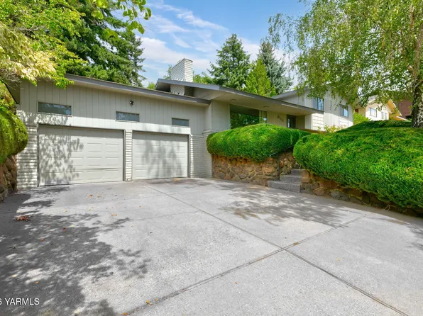910 Carriage Hill Dr, Yakima, WA 98908