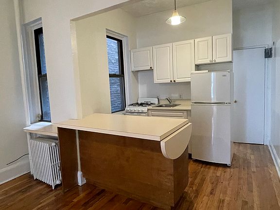 2nd image of 315 W 54th St #8