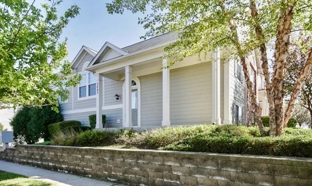 2 bed, 2.5 bath, 1704 sqft, $2,350 — Photo 1