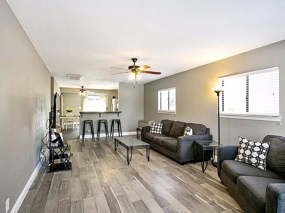 2nd image of 2909 Elmer St