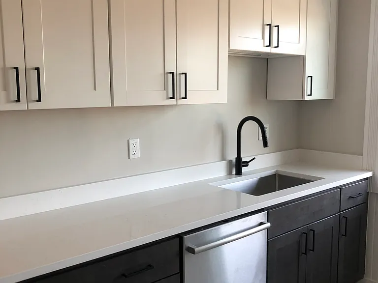 6 Queen St #2 — Photo 11