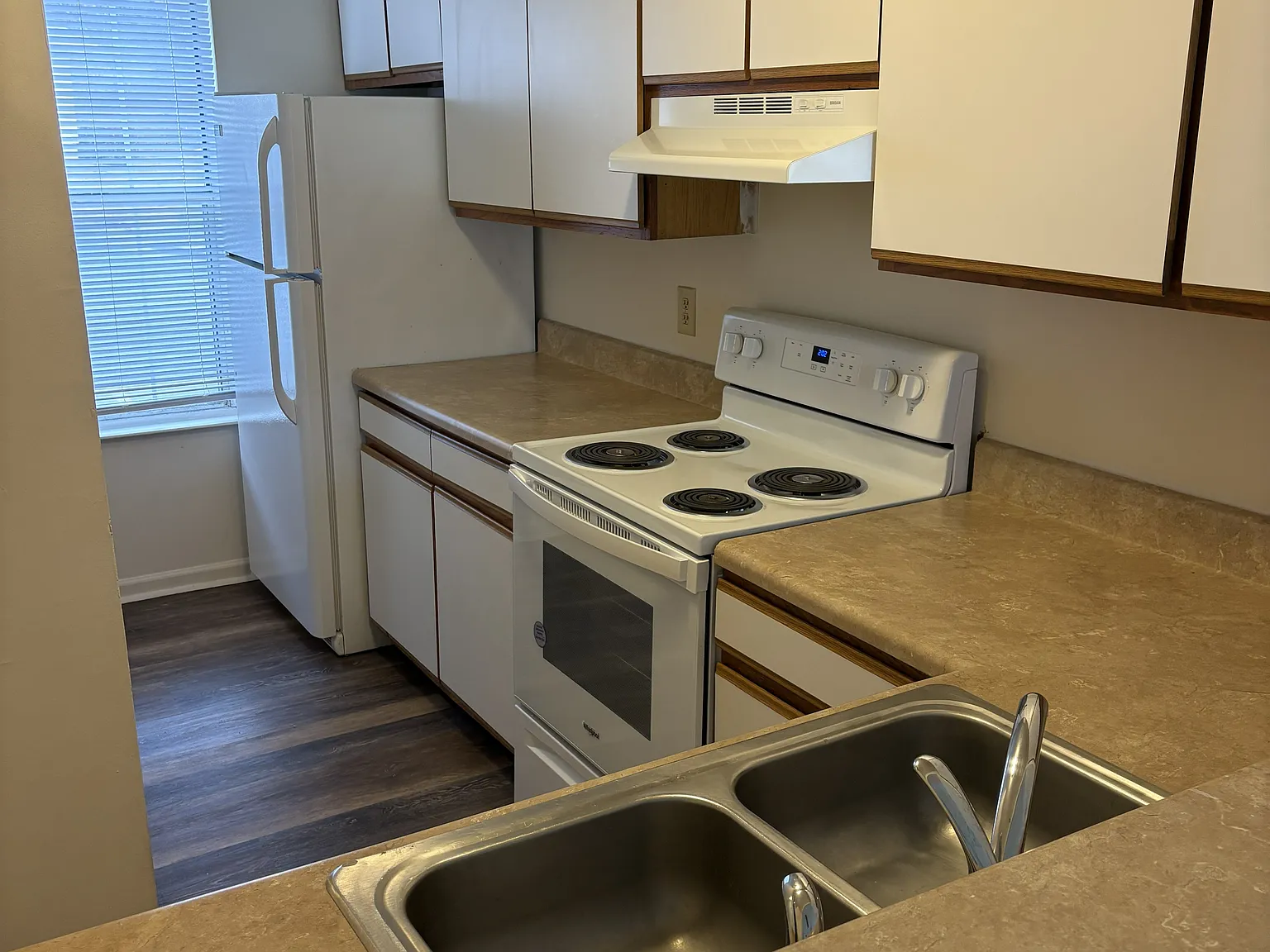 2 bed, 1.5 bath, 950 sqft, $1,295 — Photo 3