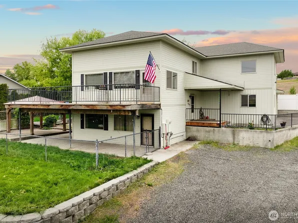 1605 S 80th Avenue, Yakima, WA 98902