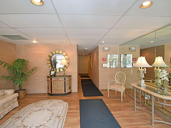 2nd image of 3542 Amberacres Dr Unit 105