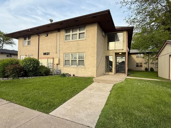 8821 Schneider Ave, Highland, IN 46322