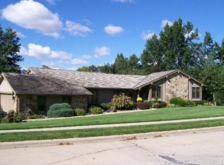 1429 W 3rd St, Pella, IA 50219