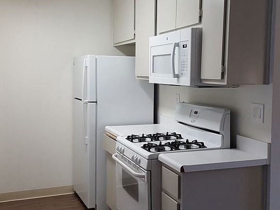 5th image of 1377 Oakdale Ave APT 7