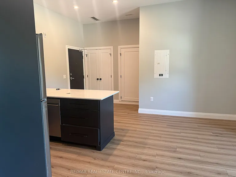 8 Main St S #4 — Photo 4