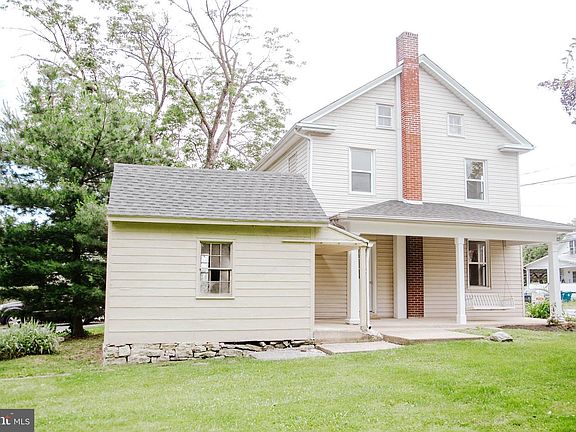 5th image of 5026 Locust Ln