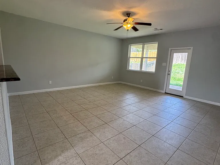 2132 Mulberry Dr — Photo 6