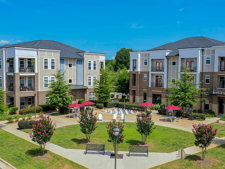 Holly Crest Apartments — Photo 50