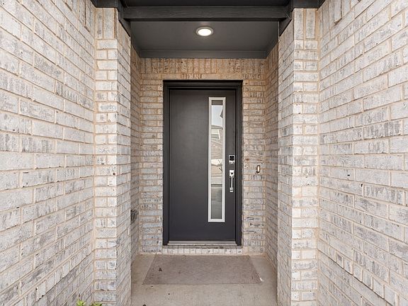3rd image of 14837 Picante St