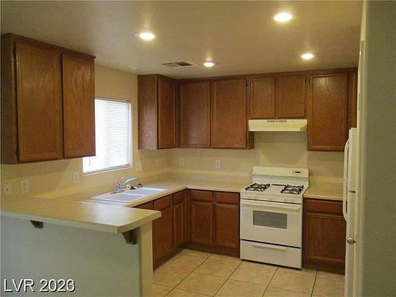 2nd image of 1825 Luna Alegre St