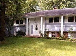 8 Prince Ln, Brick, NJ 08724