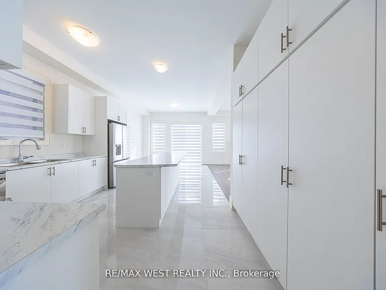 2215 Crystal Dr — Photo 13