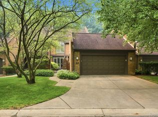 5 Timberlane Ct, Dearborn, MI 48126